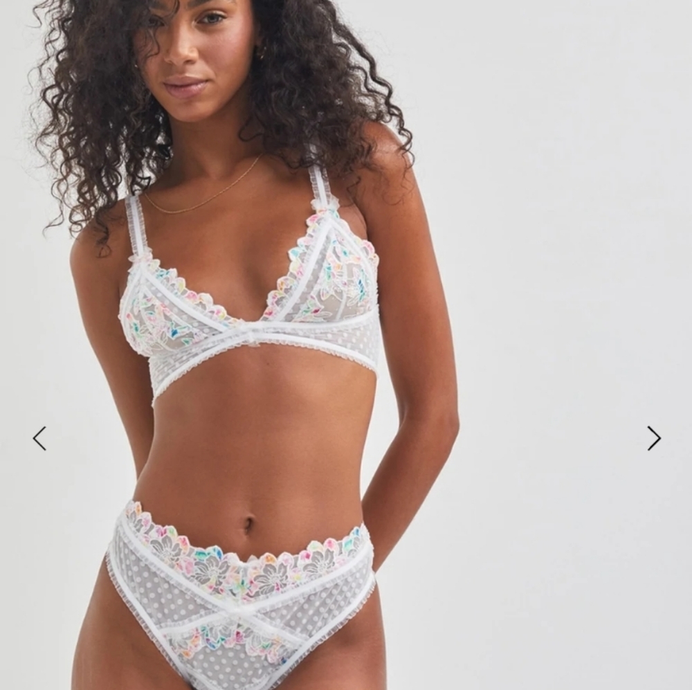 For love and lemons outline floral bralette
